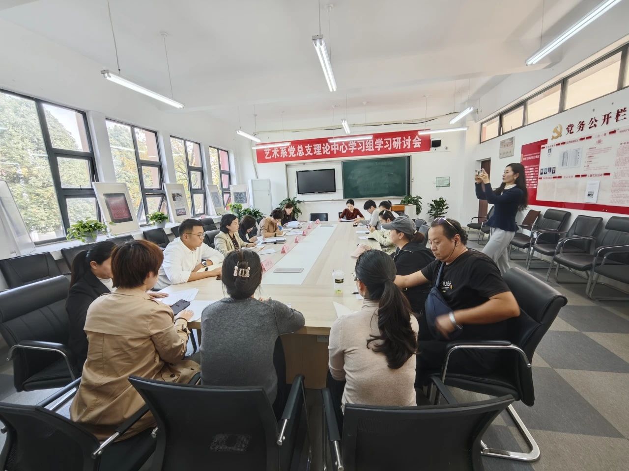 校党委副书记廖光力列席旁听艺术系党总支第四季度政治理论学习研讨